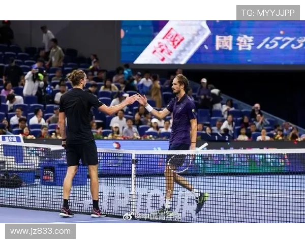 八位网球选手争锋汇聚激烈对决